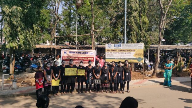 MIME (Mobile Phone Addiction) – Photos